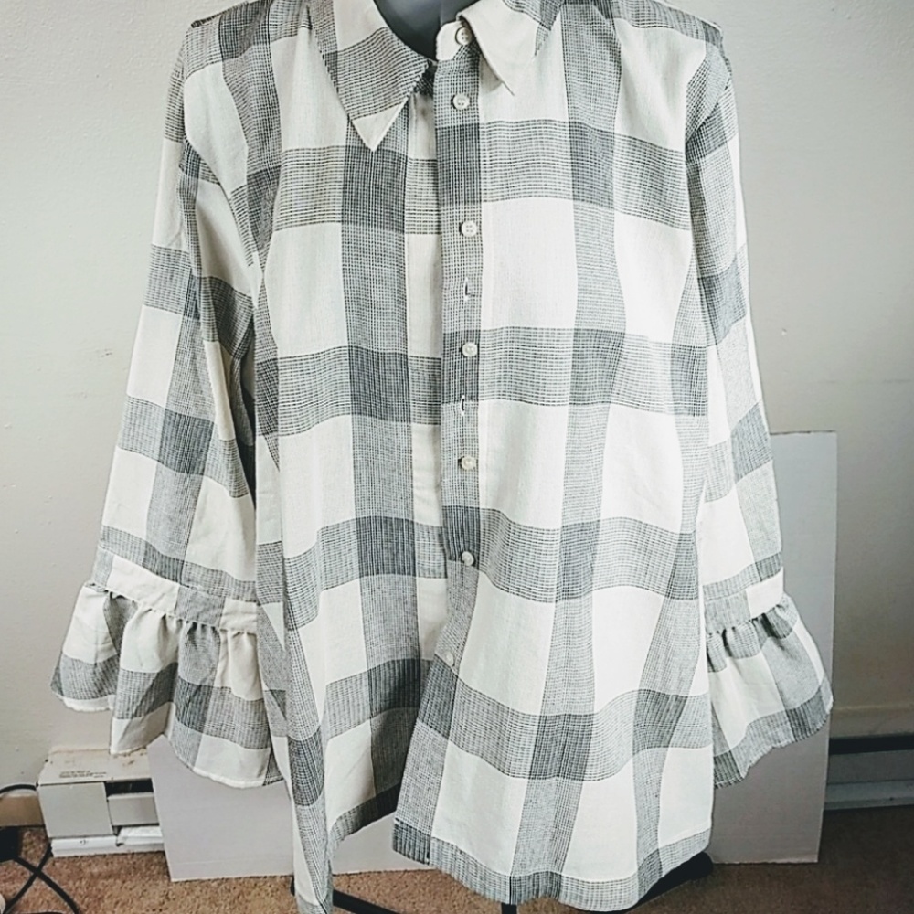 NWT Lane Bryant bell sleeved shirt. Sz 26